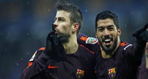 بيكيه وسيميدو يغادران مباراة برشلونة أمام جيرونا للإصابة